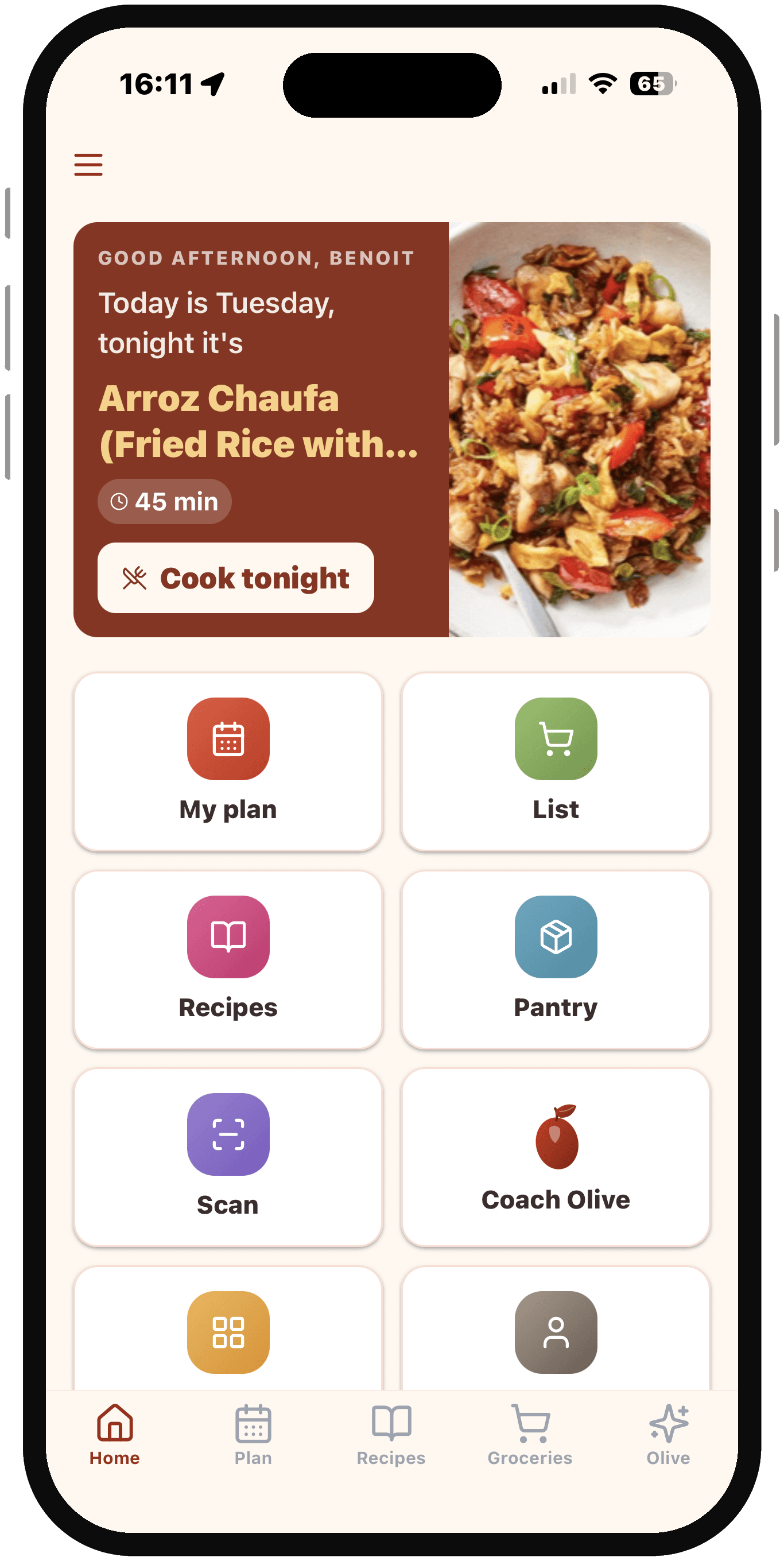 Olivi on iPhone, meal planner and tonight's dinner idea The Olivi app on iPhone: the home screen with tonight's meal idea and quick access to the plan, recipes, list and Olive the coach