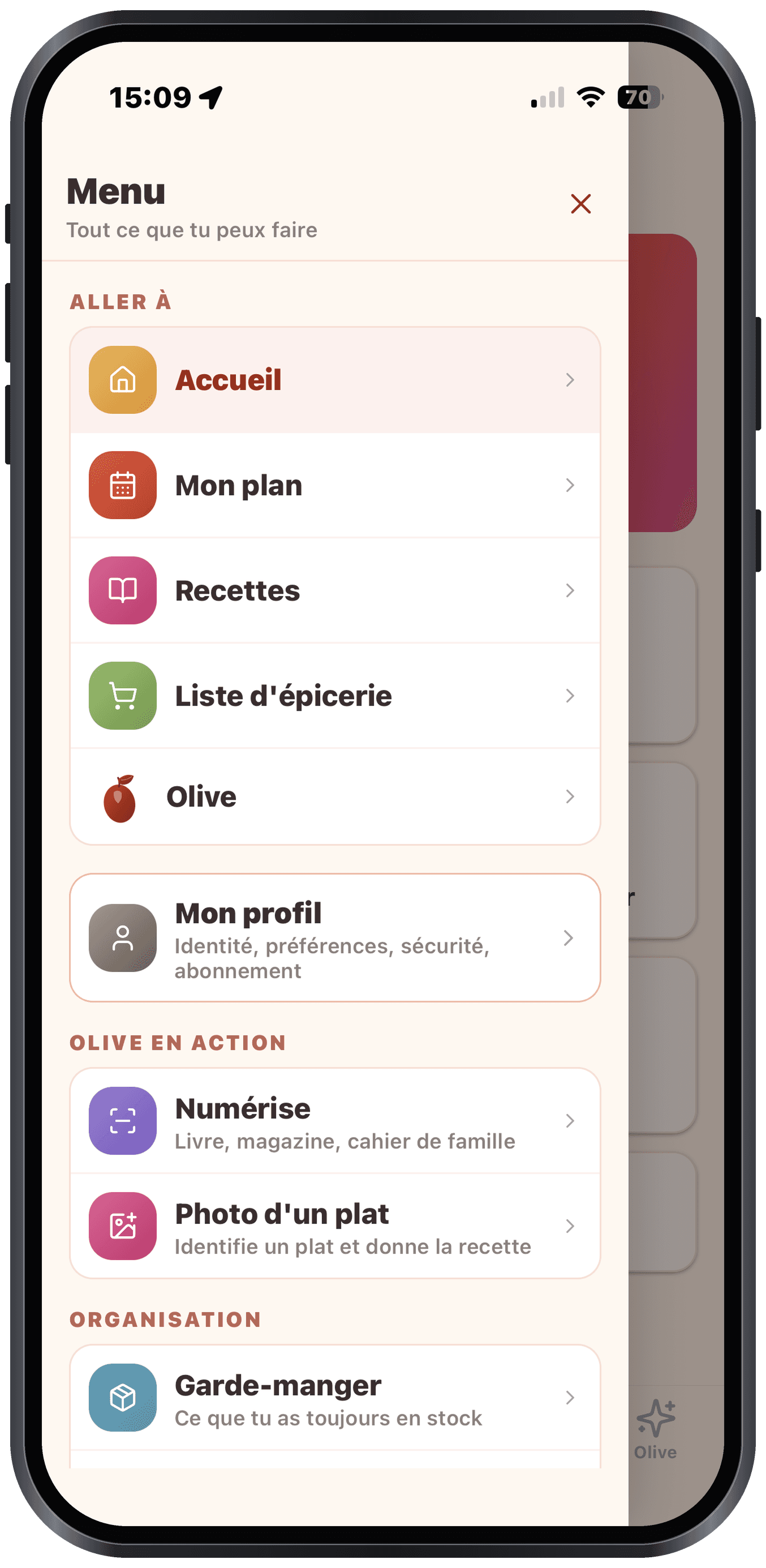 Application mobile Olivi sur iPhone, menu de navigation Le menu de navigation de l'application Olivi sur iPhone : accès rapide au plan, aux recettes, à la liste d'épicerie et à Olive