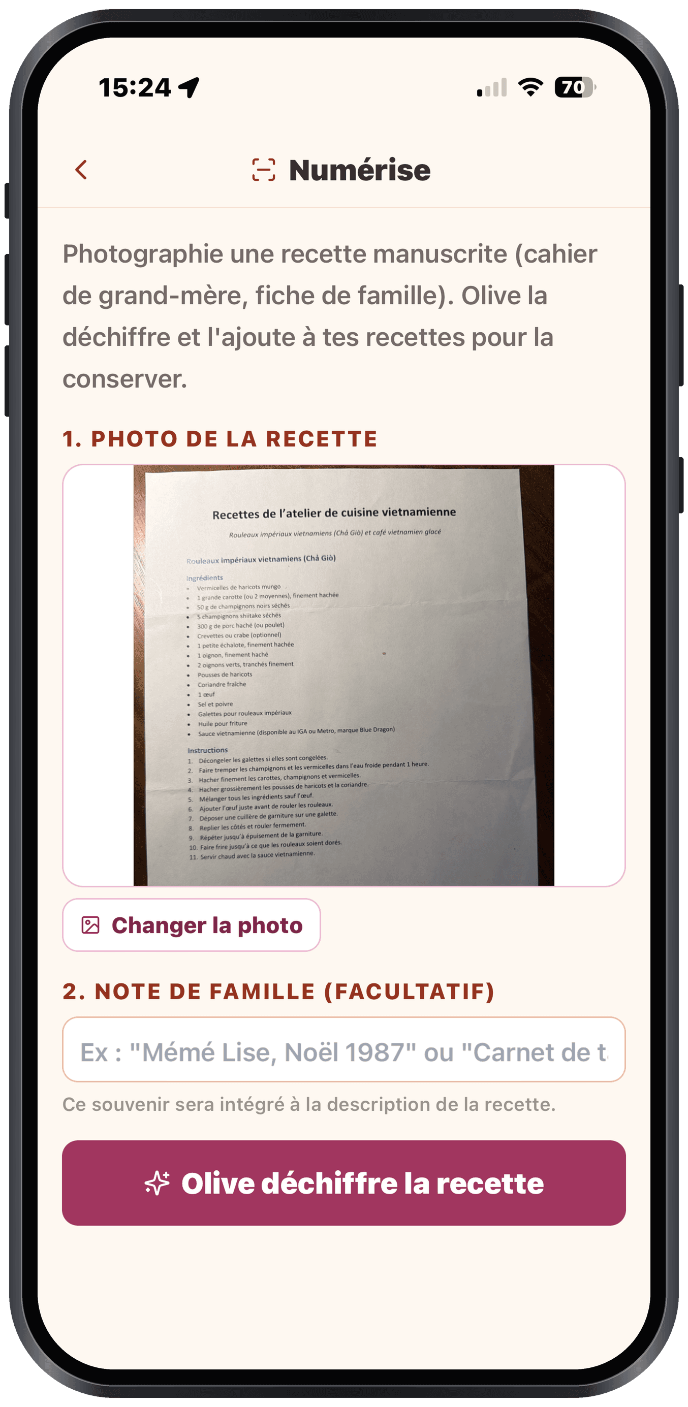 Numériser une recette papier en la photographiant avec Olivi Numérisation d'une recette papier avec Olivi sur iPhone : on photographie la page du livre ou du cahier de recettes